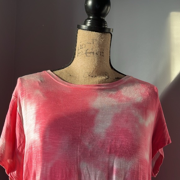 NWOT pink tie dye tshirt with tied knot - Picture 2 of 5